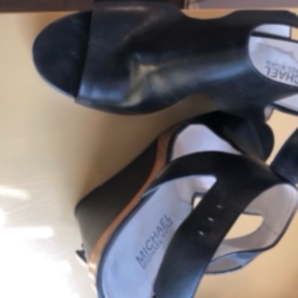 Michael Kors wedge shoes - Picture 2 of 4